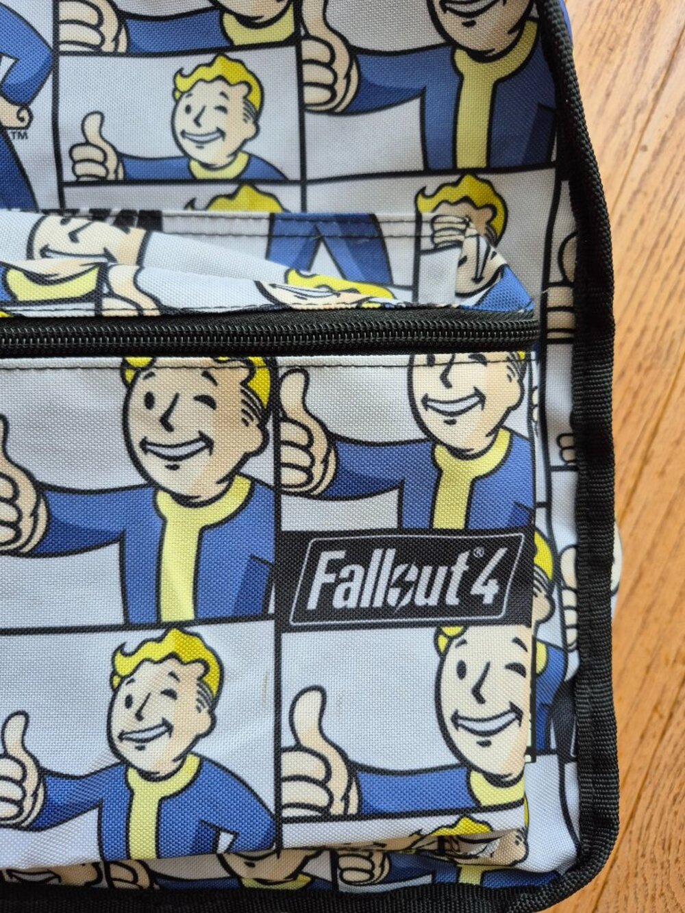Fallout 4 Vault Reversible Backpack - Picture 3 of 14